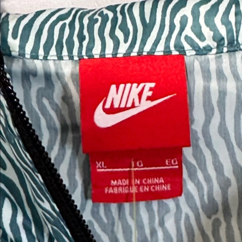 Nike Jacket Green & White Rain Zip Front, Hooded in‎ Size XL  EUC